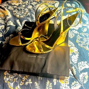 Giuseppe Zanotti Gold Pris Wedge heel